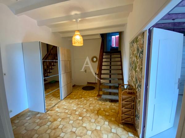 Proche Jonzac, spacieuse Charentaise
