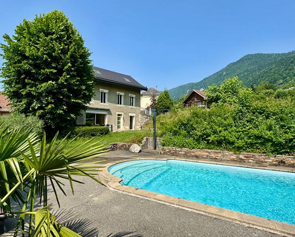 Charmante Maison de Caractère à La Bauche : Un Bien avec du Cachet à Découvrir