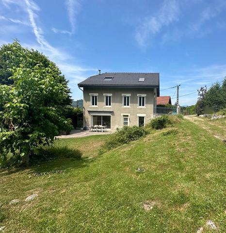 Charmante Maison de Caractère à La Bauche : Un Bien avec du Cachet à Découvrir