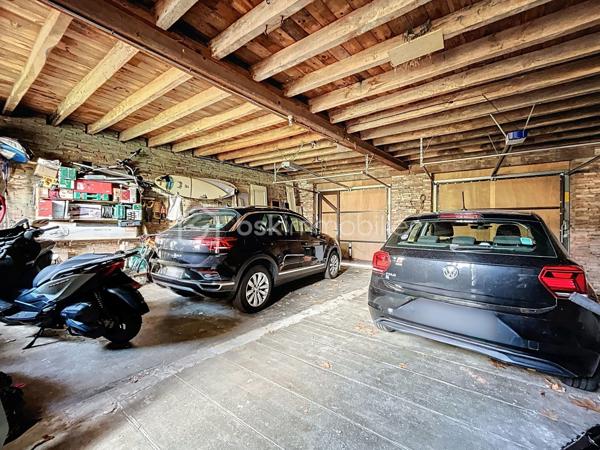 A VENDRE au centre de FRONTON propriété de caractère entièrement rénovée avec goût composée de la maison principale, d'une annexe
et d'un bâtiment avec garages.
Amoureux des belles demeures et de l'histoire, cette propriété unique est faite pour vous.
Située au cœur de la ville avec les établissements scolaires et les commerces accessibles à pieds, cette bâtisse date de 1867 a été
entièrement rénovée. Elle conjugue avec élégance le charme de l'ancien et le confort du contemporain.
Une distribution généreuse et lumineuse:
• Au RDC :
Un vaste entrée dessert une salle à manger, un salon et la cuisine au total plus de 75m²d'espace de vie.
Une dépendance de 27 m² offre de multiples usages (bureau, salle TV, buanderie..).
Un accès direct au double garage.
• Au premier niveau :
Un palier dessert une suite parentale de 35m² avec un dressing et une salle de bains, une chambre de 20m² avec une salle d'eau, ainsi
qu'une pièce supplémentaire pouvant être un bureau.
• Au deuxième niveau :
Une chambre de 24m² avec sa salle d'eau, une chambre d'amis de 10m² et une pièce de 21m² pouvant être un bureau, une chambre ou un
espace de loisirs.
LES PLUS:
• Double garage de 63m² avec un étage aménageable de 65m².
• Nombreuses pièces modulables
• Volumes exceptionnels avec une hauteur sous plafond rare.
• Rénovation soignée, alliant authenticité et modernité
• Cheminée en marbre, parquet
• Piscine au calme et sans vis a vis entouré d'un jardin verdoyant.
• Une cave
• Une puit
• Une terrasse ombragé et un bel olivier
POURQUOI CETTE MAISON ?
Parce qu'elle raconte une histoire tout en offrant un confort de vie actuel. Parce qu'elle permet d'accueillir une grande famille ou de recevoir
des amis et proches dans un cadre chaleureux.
A visiter sans tarder