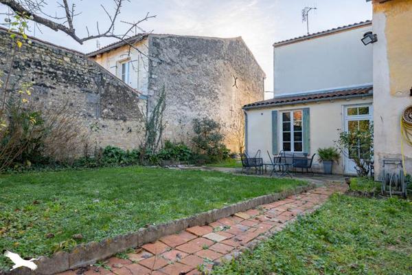 Maison à vendre |  Saint-Jean-d'Angély |  5 pièces | 150 m²