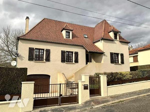 A VENDRE : Proche commerces dans petite ville (SOUILLAC - Lot), maison contemporaine des années...