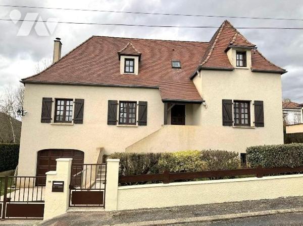 A VENDRE : Proche commerces dans petite ville (SOUILLAC - Lot), maison contemporaine des années...