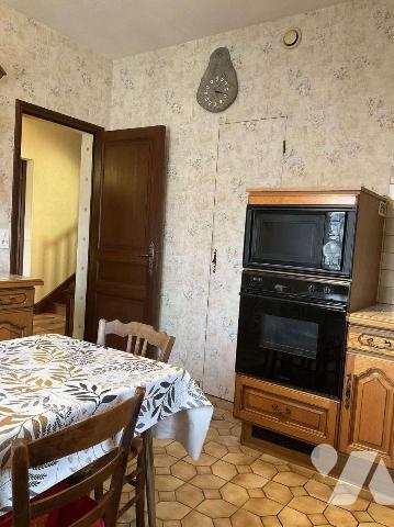 A VENDRE : Proche commerces dans petite ville (SOUILLAC - Lot), maison contemporaine des années...