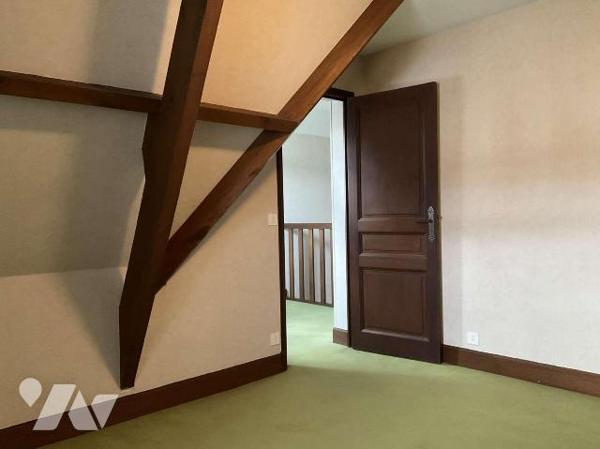 A VENDRE : Proche commerces dans petite ville (SOUILLAC - Lot), maison contemporaine des années...