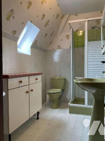 A VENDRE : Proche commerces dans petite ville (SOUILLAC - Lot), maison contemporaine des années...