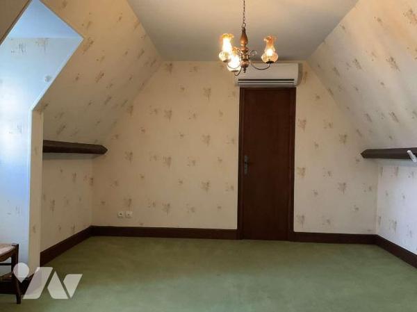 A VENDRE : Proche commerces dans petite ville (SOUILLAC - Lot), maison contemporaine des années...