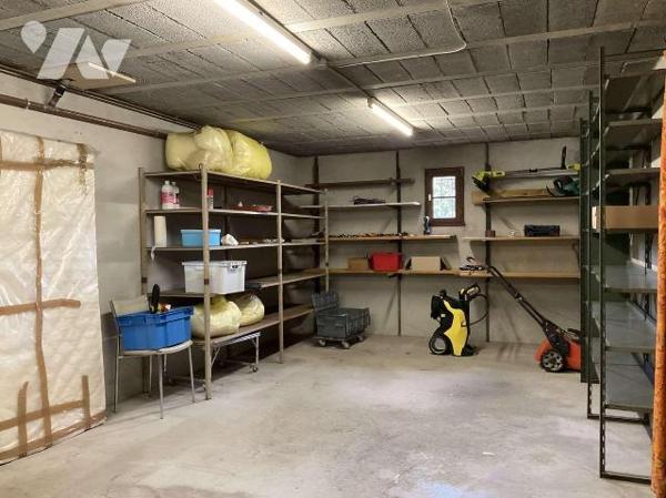 A VENDRE : Proche commerces dans petite ville (SOUILLAC - Lot), maison contemporaine des années...