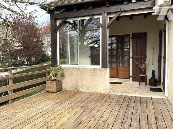 A VENDRE : Proche commerces dans petite ville (SOUILLAC - Lot), maison contemporaine des années...