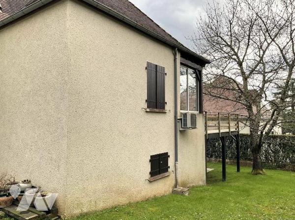 A VENDRE : Proche commerces dans petite ville (SOUILLAC - Lot), maison contemporaine des années...