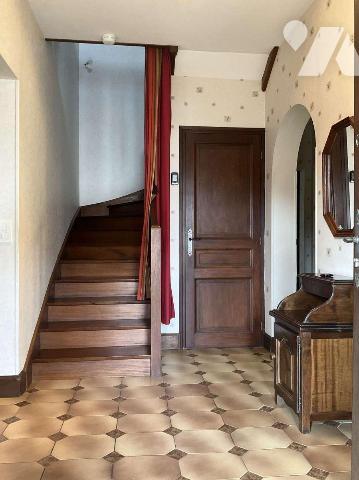 A VENDRE : Proche commerces dans petite ville (SOUILLAC - Lot), maison contemporaine des années...