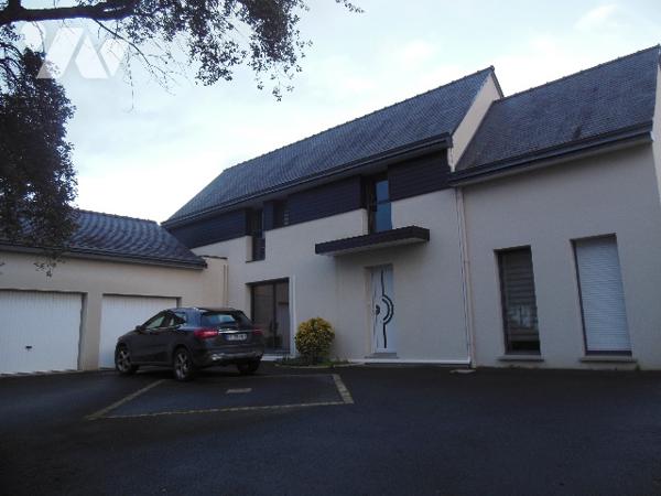 A ST BRIAC s/MER, belle maison de 192m² (5 ch) près mer et golf, sur terrain (860 m²) avec piscine.