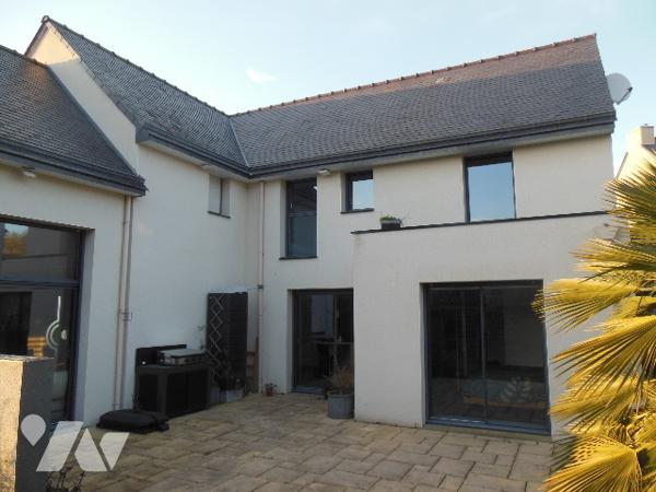 A ST BRIAC s/MER, belle maison de 192m² (5 ch) près mer et golf, sur terrain (860 m²) avec piscine.