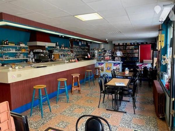 Maison / Bar - 2 Ch - Cour