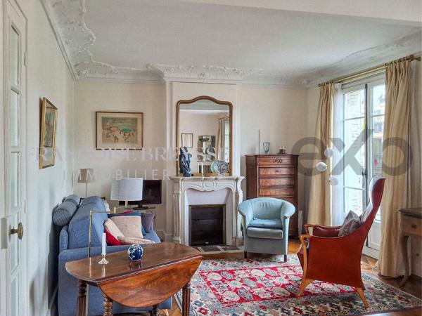 Paris 16e – Auteuil | Appartement de caractère avec balcon filant, étage élevé et ascenseur