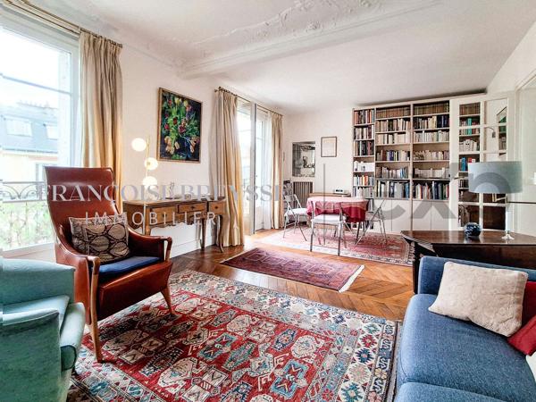 Paris 16e – Auteuil | Appartement de caractère avec balcon filant, étage élevé et ascenseur