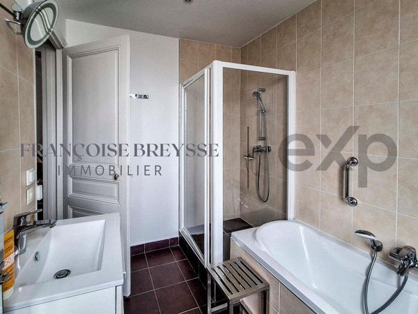 Paris 16e – Auteuil | Appartement de caractère avec balcon filant, étage élevé et ascenseur