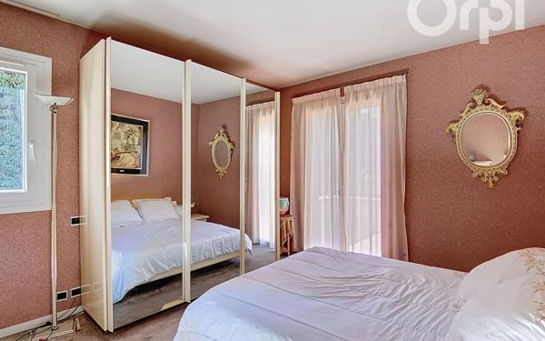 Maison à vendre    6 pièces •  Toulon