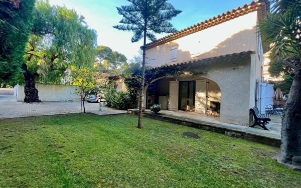 Maison à vendre    6 pièces •  Toulon