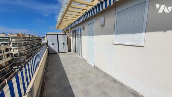 MENTON -  STUDIO - DERNIER ÉTAGE - CENTRE-VILLE.