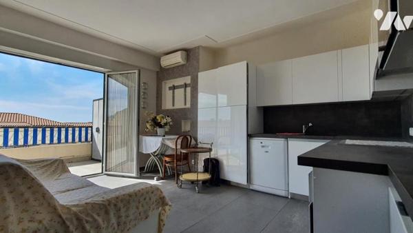 MENTON -  STUDIO - DERNIER ÉTAGE - CENTRE-VILLE.