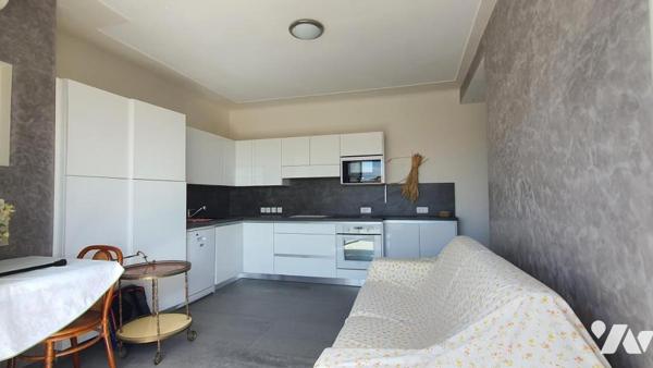 MENTON -  STUDIO - DERNIER ÉTAGE - CENTRE-VILLE.