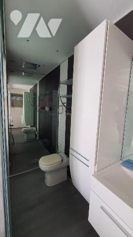 MENTON -  STUDIO - DERNIER ÉTAGE - CENTRE-VILLE.