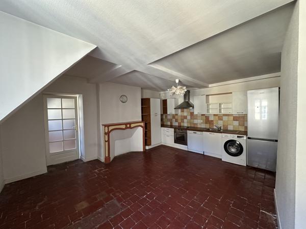 Duplex
                                                                                                                                                                                                                                                                                                                        6 pièce(s)                                                                                                                                                                                                          3 chambre(s)                                                                                                                                                                                                          146  m²