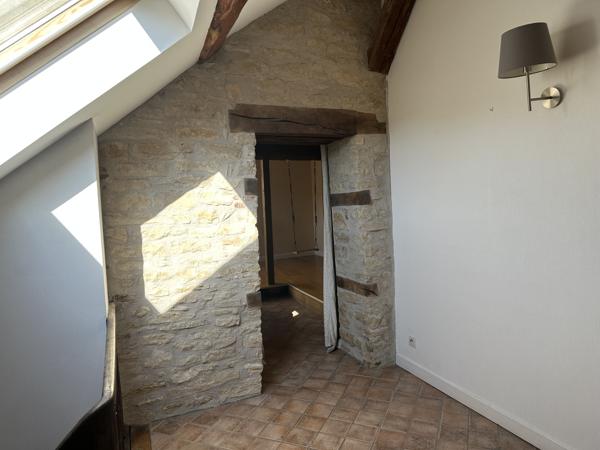 Duplex
                                                                                                                                                                                                                                                                                                                        6 pièce(s)                                                                                                                                                                                                          3 chambre(s)                                                                                                                                                                                                          146  m²
