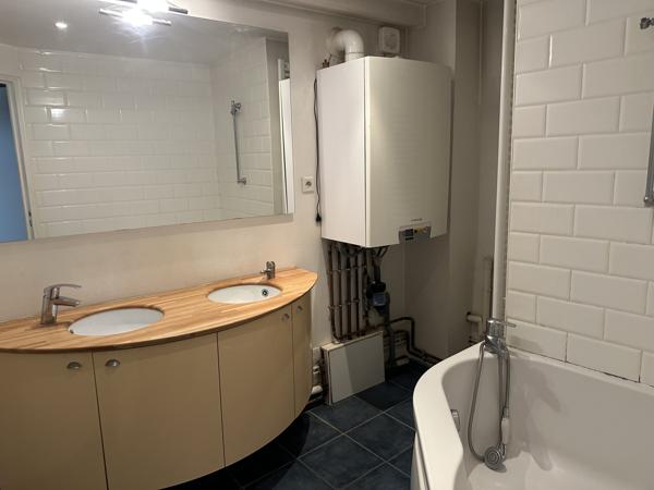Duplex
                                                                                                                                                                                                                                                                                                                        6 pièce(s)                                                                                                                                                                                                          3 chambre(s)                                                                                                                                                                                                          146  m²