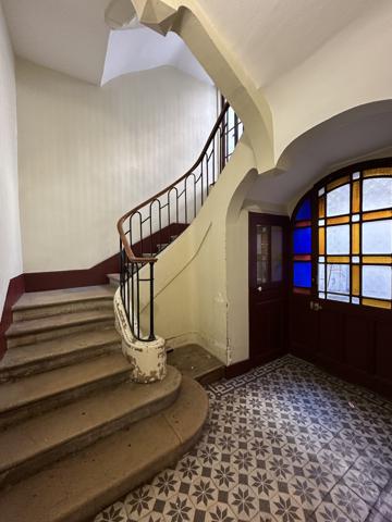 Duplex
                                                                                                                                                                                                                                                                                                                        6 pièce(s)                                                                                                                                                                                                          3 chambre(s)                                                                                                                                                                                                          146  m²