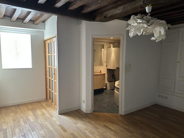 Duplex
                                                                                                                                                                                                                                                                                                                        6 pièce(s)                                                                                                                                                                                                          3 chambre(s)                                                                                                                                                                                                          146  m²