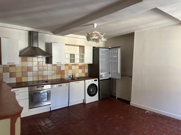 Duplex
                                                                                                                                                                                                                                                                                                                        6 pièce(s)                                                                                                                                                                                                          3 chambre(s)                                                                                                                                                                                                          146  m²