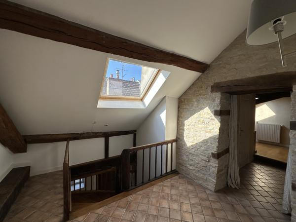 Duplex
                                                                                                                                                                                                                                                                                                                        6 pièce(s)                                                                                                                                                                                                          3 chambre(s)                                                                                                                                                                                                          146  m²