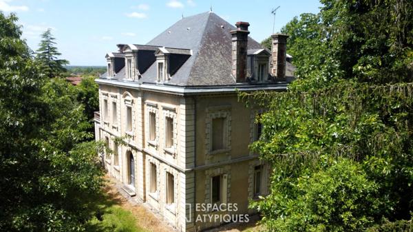 Château historique avec son parc arboré au coeur de la ville
