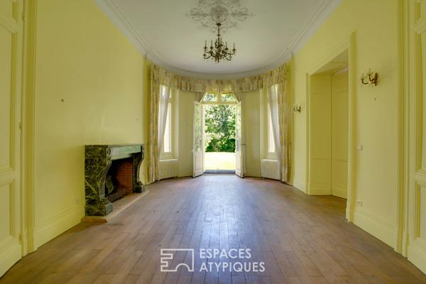 Château historique avec son parc arboré au coeur de la ville