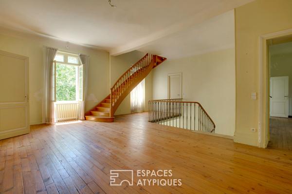 Château historique avec son parc arboré au coeur de la ville