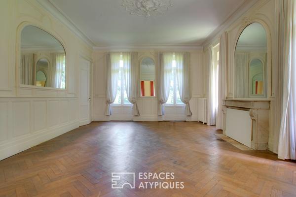 Château historique avec son parc arboré au coeur de la ville