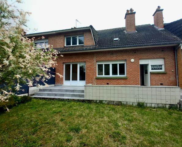 Maison
                                                                                                                                                                                                                                                                                                                        5 pièce(s)                                                                                                                                                                                                          4 chambre(s)                                                                                                                                                                                                          111  m²