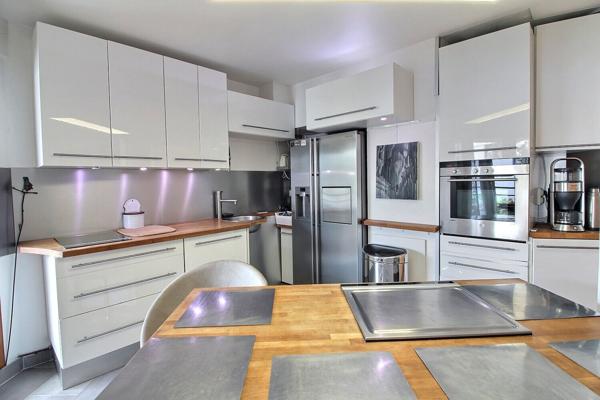 Appartement Suresnes 5 pièces 114 m² + terrasse 8 m² + cave