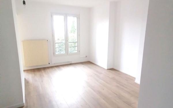 Appartement à louer    2 pièces •  Évry