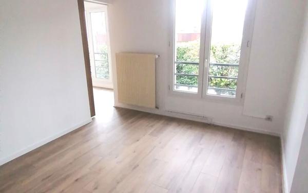 Appartement à louer    2 pièces •  Évry