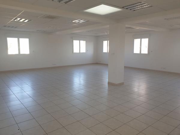 Local commercial Velaux 3 pièce(s) 197.65 m2