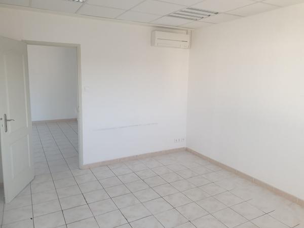 Local commercial Velaux 3 pièce(s) 197.65 m2