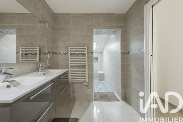 Maison à vendre 5 pièces 137 m² La Fare-les-Oliviers