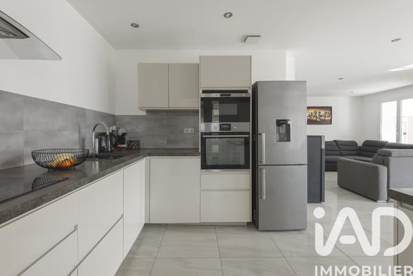 Maison à vendre 5 pièces 137 m² La Fare-les-Oliviers