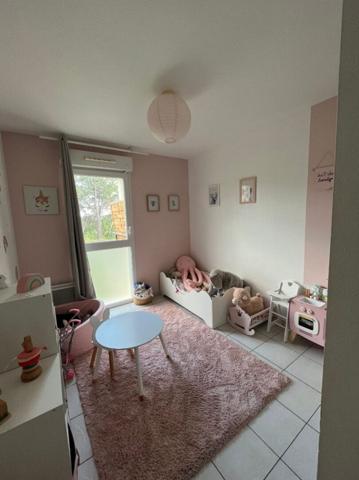 Fréjus - T3 lumineux avec grande terrasse, garage et parking privé, au calme absolu