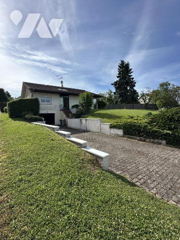 Maison plain pied 3 chambres, une cuisine, une cave, un garage