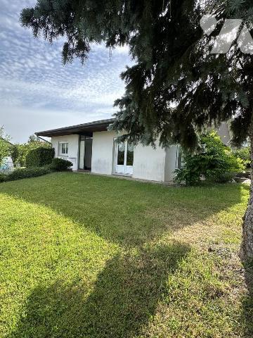Maison plain pied 3 chambres, une cuisine, une cave, un garage