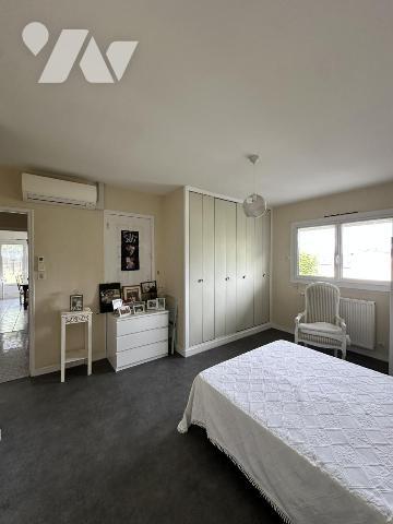 Maison plain pied 3 chambres, une cuisine, une cave, un garage
